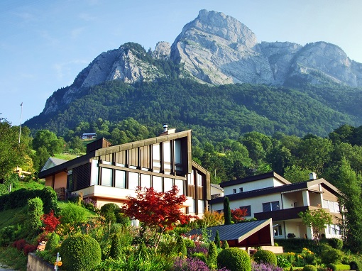 Ngày 3: Zurich - Appenzell - Liechtenstein - St. Moritz