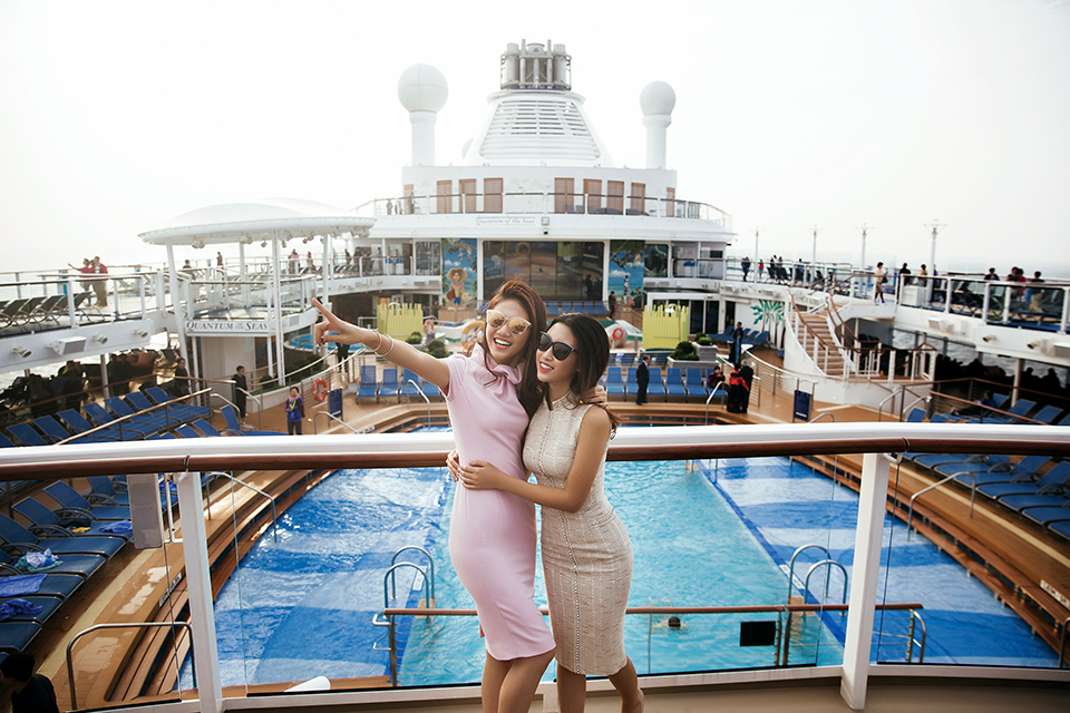 Ngày 2: Trải Nghiệm Du Thuyền