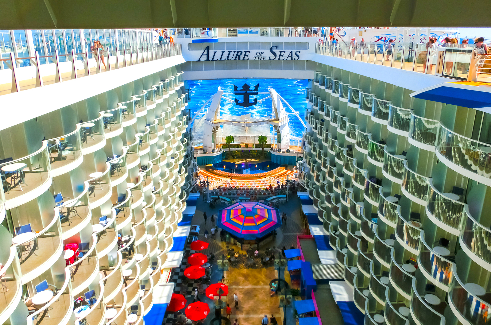 Ngày 1: Barcelona, Tây Ban Nha - Du thuyền