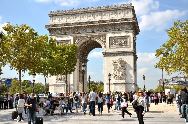 Ngày 2: Paris, Pháp