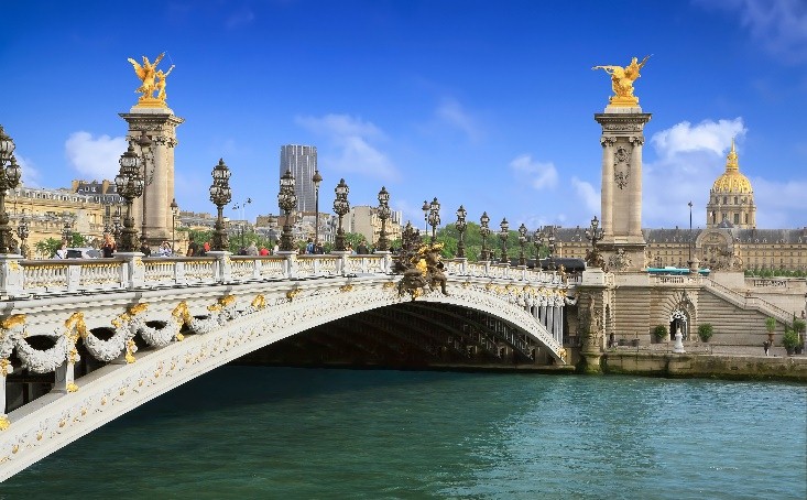 Ngày 2: Paris, Pháp