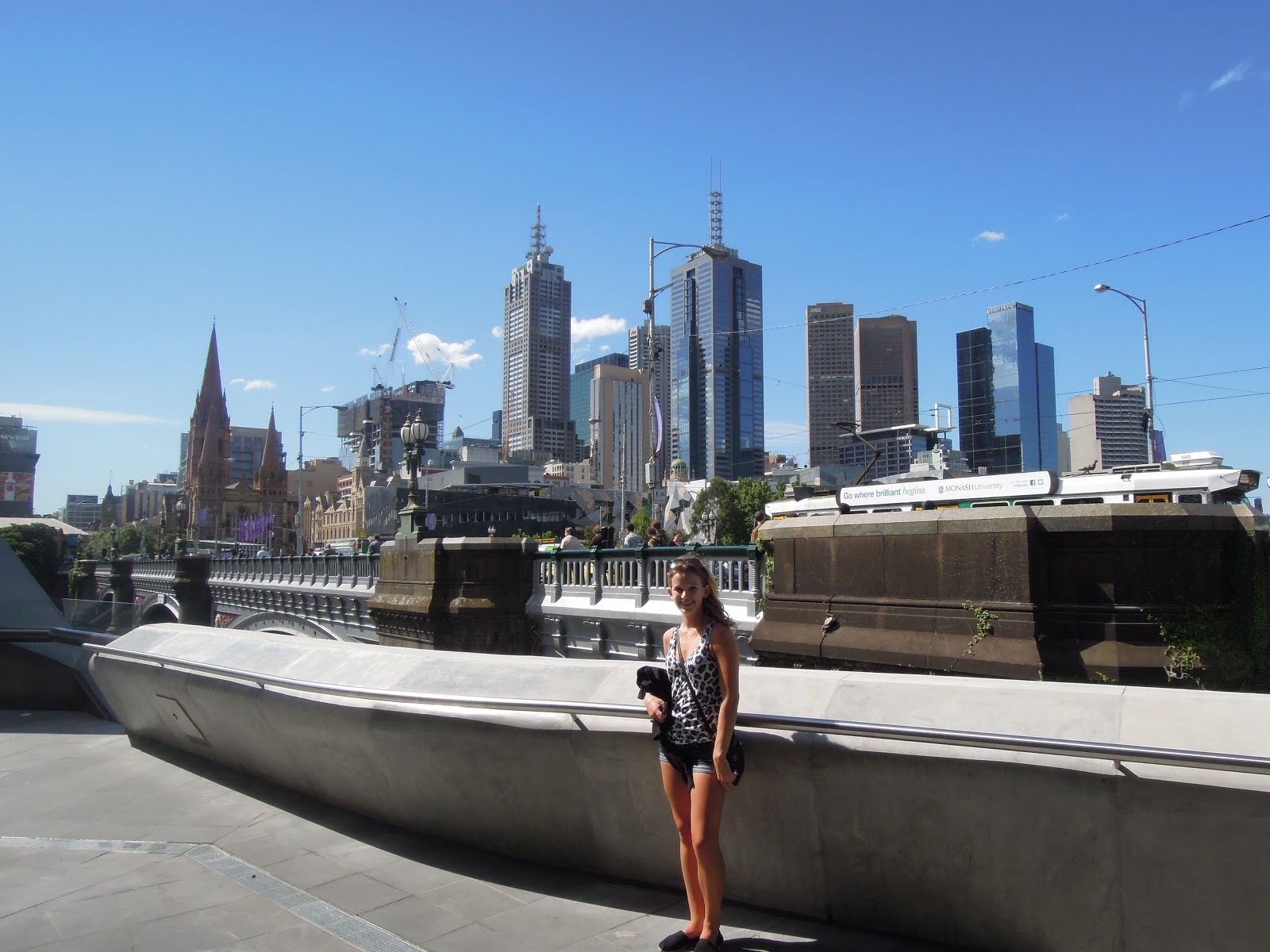 Ngày 00: TP.HCM - SYDNEY (Ăn: -/-/-)