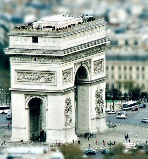 Ngày 2: Paris, Pháp