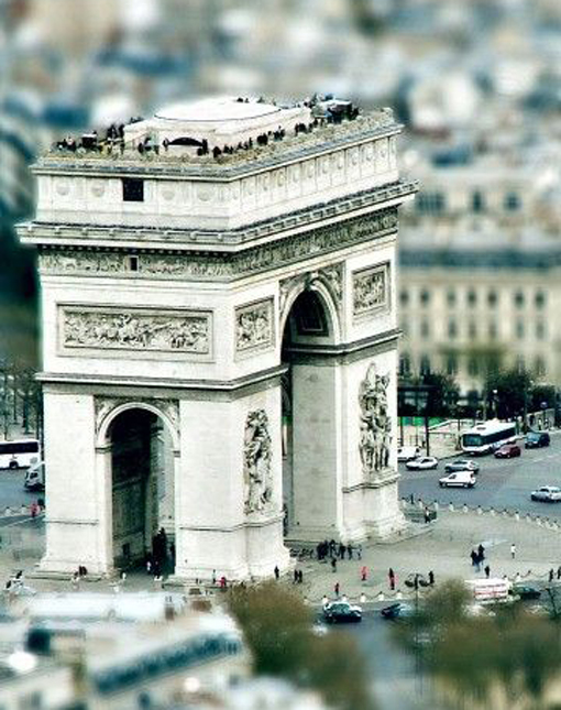 Ngày 2: Paris, Pháp