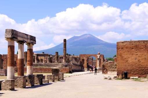 NGÀY 2: NAPLES, Ý