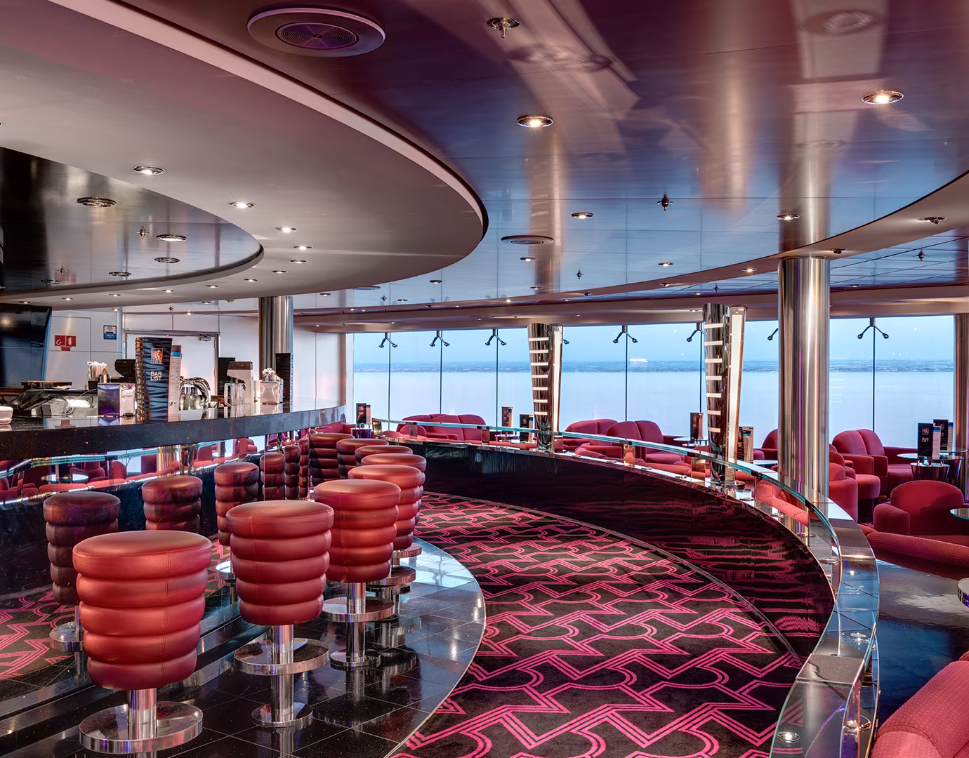 Ngày 5: Trải nghiệm dịch vụ trên du thuyền