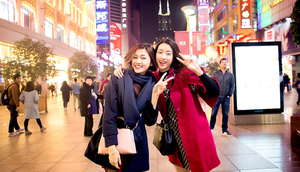 Du thuyền 5 sao HHVN 2016 dạo phố Nam Kinh