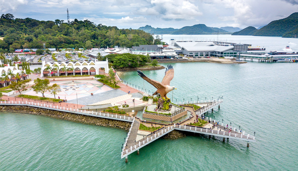 du thuyền biển biểu tượng đại bàng langkawi malaysia