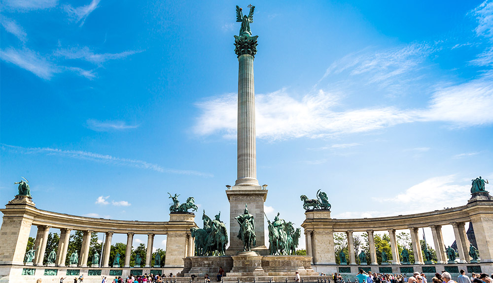du lịch châu âu heroes square budapest