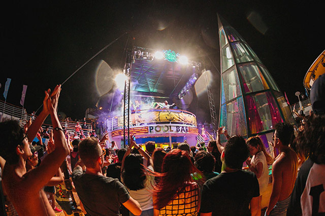 'Đổi gió' Party trên du thuyền 5 sao 'Đổi gió' Party trên du thuyền 5 sao