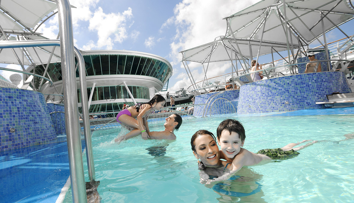 du thuyền biển hồ bơi trên du thuyền