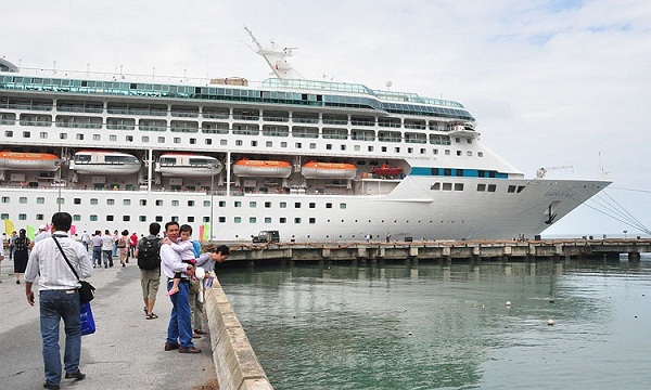 Du Thuyền 5 Sao Legend of the Seas lần đầu cập cảng Yeosu, Hàn Quốc