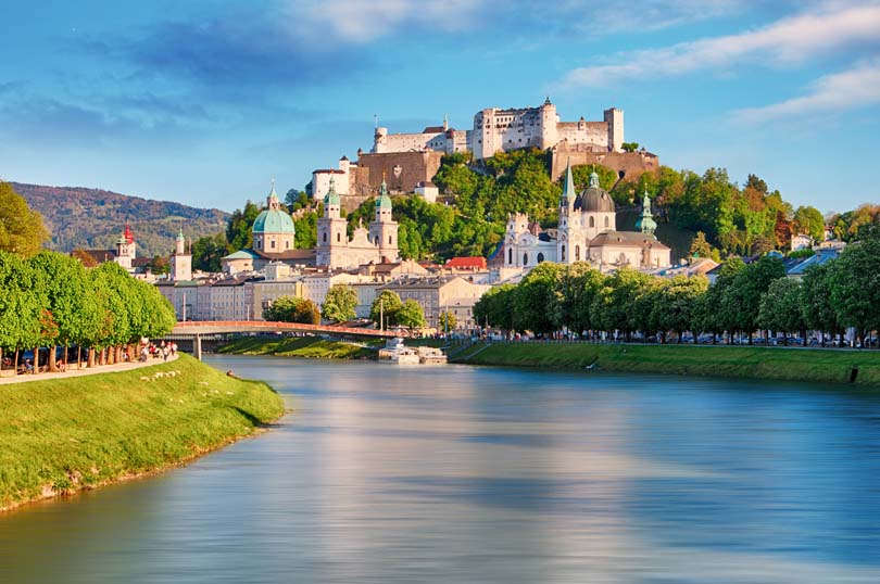 Ngắm cảnh và uống bia tại Salzburg