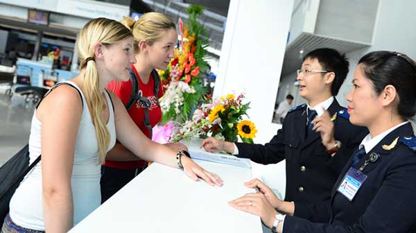 Việt Nam miễn thị thực có thời hạn cho công dân của 7 nước