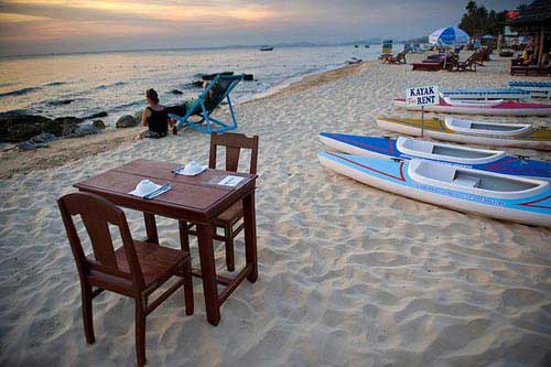 bai-bien-con-dao-hut-khach-quoc-te.jpg