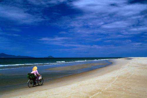 bai-bien-cua-dai-hut-khach-quoc-te.jpg