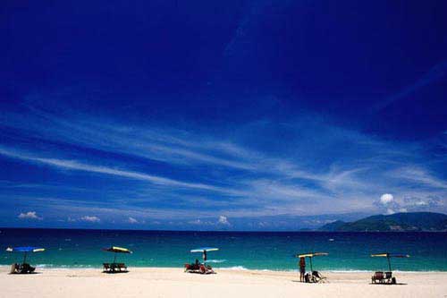 bai-bien-nha-trang-hut-khach-quoc-te.jpg