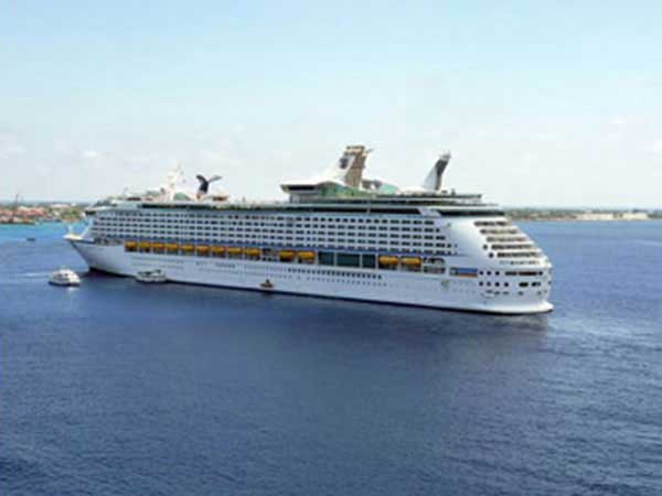 Du thuyền năm sao Voyager of the Seas vượt Đại Tây Dương và Ấn Độ Dương tới Singapore 