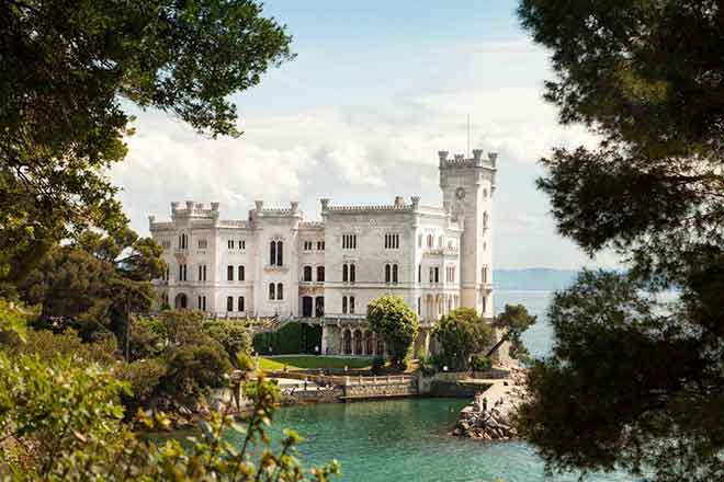 Lâu đài Miramare, Trieste, Ý