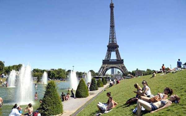 Pháp nới lỏng thủ tục visa cho du khách Việt