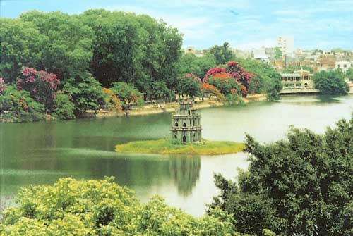 Khách du lịch đến Hà Nội tăng mạnh 