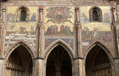 Nhà thờ thánh Vitus - tòa nhà cao nhất của lâu đài Prague