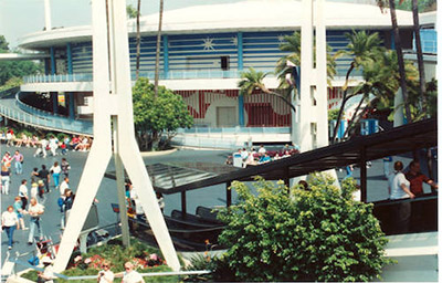 Những bí mật đáng sợ ở công viên giải trí Disneyland