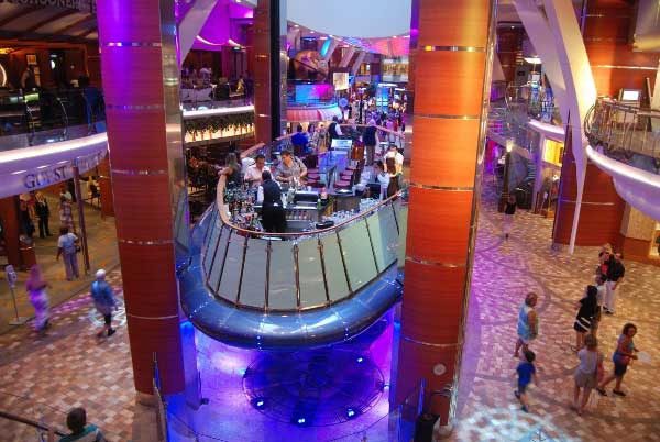 Du thuyền Royal Caribbean sở hữu thang máy trong top đẹp nhất thế giới