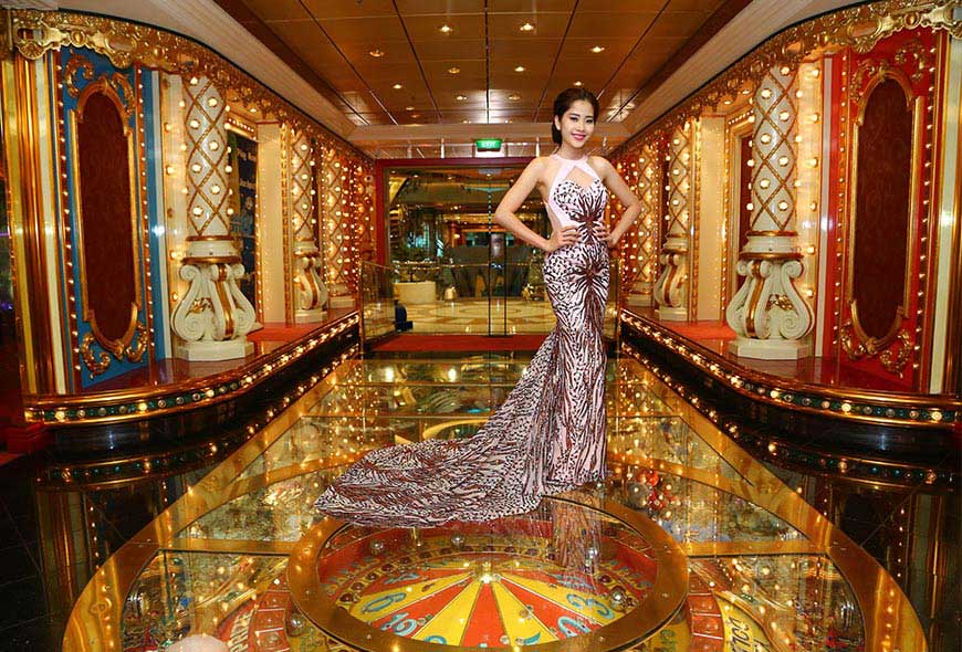 Top 8 Hoa Hậu Trái Đất Nam Em trải nghiệm chuyến đi tuyệt vời trên du thuyền 5 sao